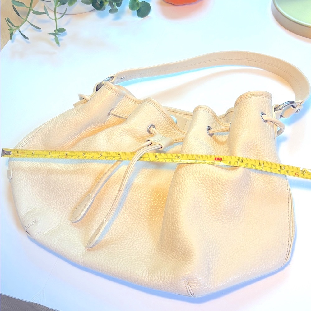 Cole Hahn Pebbled Leather Drawstring Shoulder Bag - like new! - Beautiful! - Picture 6 of 8